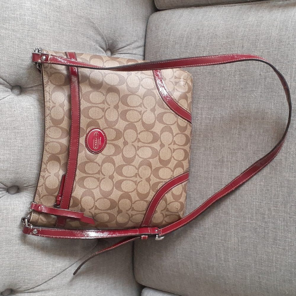 Coach peyton tan signature crossbody bag purse - Picture 3 of 13